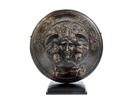 Bronzebildwerk mit Medusenhaupt 